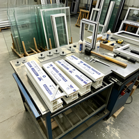 Profilé UPVC blanc co-extrudé avec joint d'étanchéité en caoutchouc, parfait pour améliorer l'étanchéité aux intempéries des fenêtres