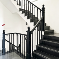 Rampe d'escalier en aluminium noir moderne et minimaliste sur mesure, idéale pour les escaliers intérieurs de villas et d'appartements