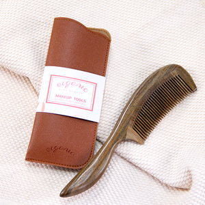 Peignes <span class=keywords><strong>à</strong></span> <span class=keywords><strong>cheveux</strong></span> portables <span class=keywords><strong>en</strong></span> <span class=keywords><strong>bois</strong></span> de santal naturel pour masser le peigne <span class=keywords><strong>en</strong></span> <span class=keywords><strong>bois</strong></span> antistatique avec sac de rangement - Product Image 3
