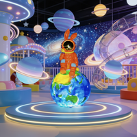 Sculpture Moderne en Résine LED Lumineuse Lapin Astronaute de Dessin Animé Grande Taille Sculptée à la Main Couleurs Fluides pour Exposition d'Art et Décoration Intérieure