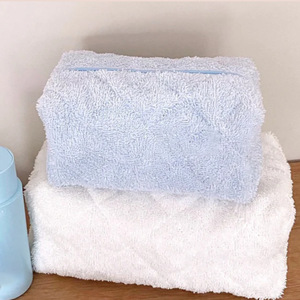 A stylish <b>plush</b> makeup bag, simple and portable, <b>large</b>-capacity toiletry bag, cute square cosmetic storage bag. - Product Image 3