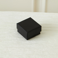 Boîte à bijoux noire haut de gamme en stock avec couvercle à charnière, emballage cadeau, boîte vide pour rangement de colliers, bracelets et bagues