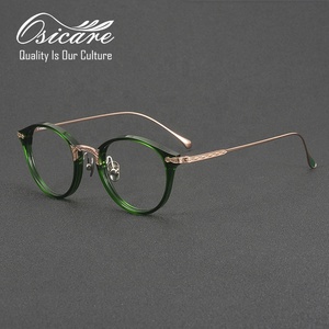 Gafas Ópticas de Lujo con Montura de Acetato de Titanio Verde Mixto para Mujer - Product Image 1