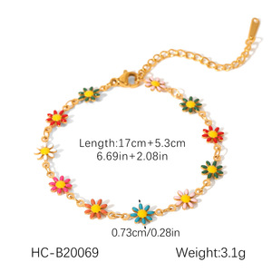 Pulsera de Acero Inoxidable Chapado en Oro con Dijes de Mariposa y Diamantes Huecos, Diseño Simple y Moderno de HY Fashion - Product Image 5