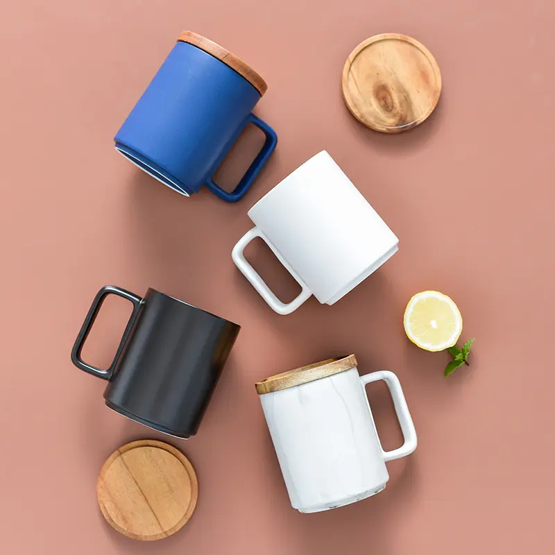 Nuevas tazas con cubierta y bebida caliente de cerámica y 401-500ml y taza de agua creativa Tazas de café de nivel de apariencia alta y caja de regalo Pa