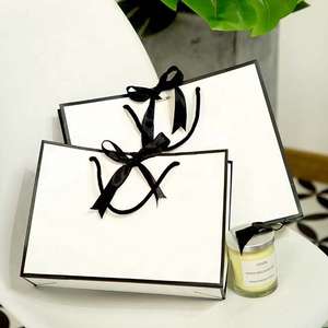 Bolsas de Regalo de Papel Cartón Blanco Impresas Personalizadas de Lujo para Ropa, Joyería, Venta al por Menor y Empaquetado de Boutique - Product Image 5