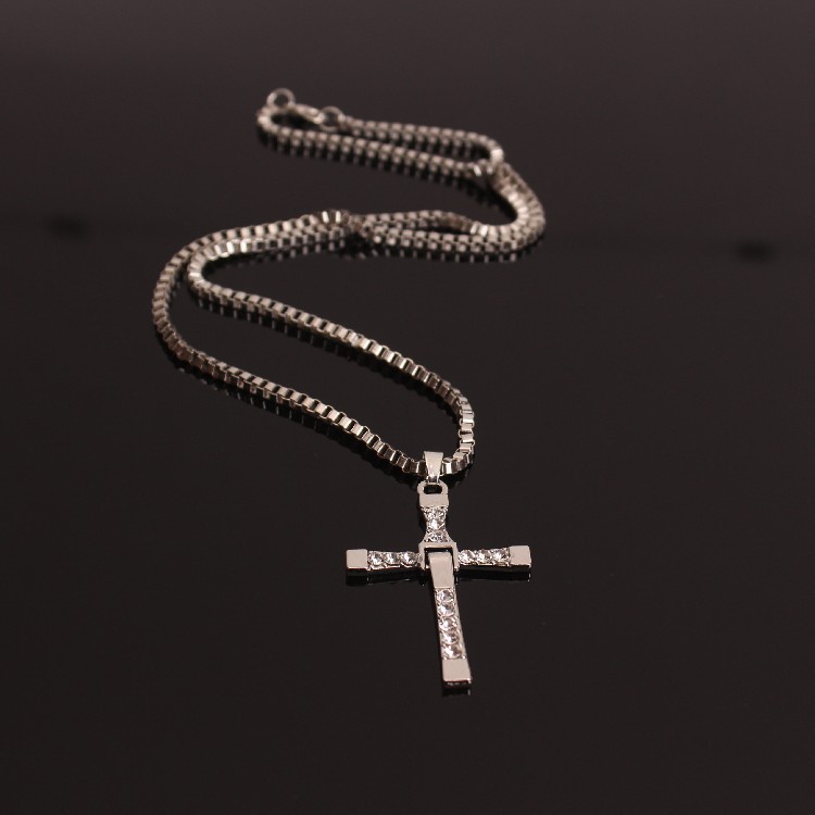 Pendentif Croix Fast And Furious Dominic Toretto - Chaîne Argentée - Neuf Avec étiquettes