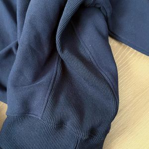 Sweat-shirt à col rond doublé en polaire tendance et personnalisable pour femmes avec des embellissements en perles et des panneaux latéraux - Product Image 2