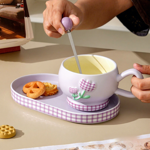 Juego de <span class=keywords><strong>Taza</strong></span> y Platillo con Relieve de Tulipán Minimalista de Alta Gama, con Tapa y Cuchara, para Oficina y Hogar, Regalo de Cumpleaños, Recuerdo - Product Image 3