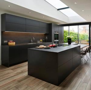 Armarios de cocina personalizados con diseños de <span class=keywords><strong>isla</strong></span>, color negro mate moderno - Product Image 6