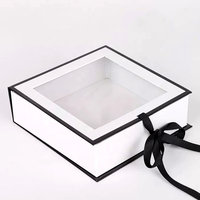 Vente en gros Boîte cadeau d'emballage de vêtement en papier rigide avec ruban et couvercle supérieur et fond de base personnalisés