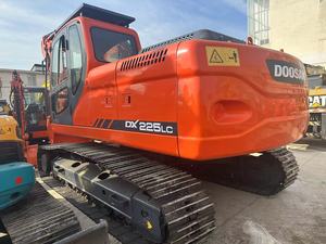 รถขุดไฮดรอลิกมือสองขนาดใหญ่ Doosan DX225 น้ำหนัก 22 ตัน พร้อมเครื่องยนต์ เกียร์ และปั๊มเดิมๆ รุ่นปี 2022 ความจุบุ้งกี๋ 1.2 เมตร ราคาถูก - Product Image 2