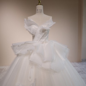 Vestido <span class=keywords><strong>de</strong></span> Novia <span class=keywords><strong>de</strong></span> Alta Costura con Hombros Descubiertos, Corsé Esculpido con Volantes y Falda <span class=keywords><strong>de</strong></span> Tul Brillante, Venta al Por Mayor OEM - Product Image 4