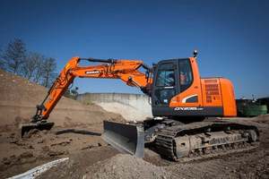 Excavadora de cadenas Develon DX235LCR de 24 toneladas con reducción de giro de cola, excavadora hidráulica para construcción en espacios confinados - Product Image 4