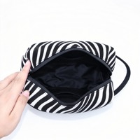 Pochette de maquillage personnalisée imprimée zèbre, élégante trousse de rangement cosmétique, étui de voyage durable pour les essentiels de beauté