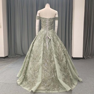 ANY236 Hermoso Vestido de Noche con Cuello Barco, Lentejuelas Verdes y Patrón de Encaje para Mujer - Product Image 2
