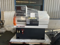 Tour CNC automatique compact avec moteur de broche 4KW et commande GSK pour le tournage de métaux (arbres)