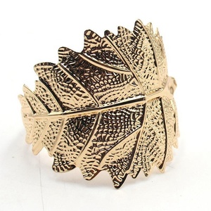 Luxus-Stil Einzigartiges Design Geschirr Dekoration <span class=keywords><strong>Gold</strong></span> Metall Servietten ring Hochzeits feier Silberblatt Form Servietten ring - Product Image 4