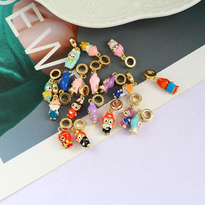 Abalorios de juguete de personajes de conejo monstruo de dibujos animados esmaltados multicolor para collares y pulseras DIY, suministros de joyería - Product Image 5