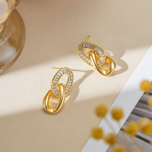 Boucles d'oreilles géométriques en or avec incrustation de zircon pour femmes, bijoux de fiançailles - Product Image 3