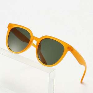 Vente en gros de lunettes de soleil personnalisées à la mode pour femmes, lunettes de soleil œil de chat rouge orange, petite monture ronde pour femmes - Product Image 1