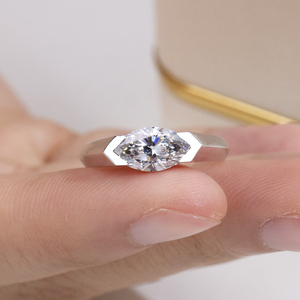 แหวนเพชรเมอร์ควิสทรงเหลี่ยม 18k รุ่น MSR-2153 จาก Messi Jewelry แหวนหมั้นเพชรเลี้ยงในห้องปฏิบัติการ - Product Image 4
