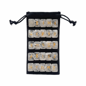 Cristaux blancs transparents gravés, runes de guérison pour la divination et la méditation - Product Image 1