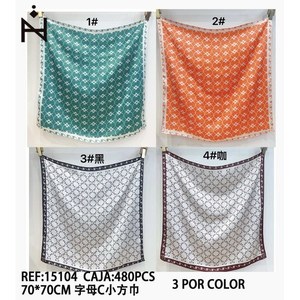 Pañuelo cuadrado pequeño con letra C, 70x70cm, estampado de moda, accesorio para mujer - Product Image 3