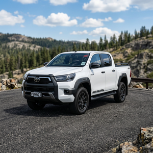 รถกระบะไฮลักซ์ ปี 2021 ขับเคลื่อนล้อหน้า เครื่องยนต์เทอร์โบ เกียร์อัตโนมัติ เบาะหนัง ภายในสีเข้ม ยาง R16 พวงมาลัยซ้าย หลังคาซันรูฟ 360 องศา ไฟ LED - Product Image 3