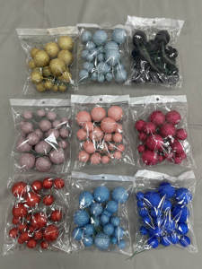 Paquete de 20 Bolas Decorativas de Diferentes Tamaños (2, 2.5, 3, 4 cm) en Dorado, Plateado, Rosa y Azul para Decoración de Pasteles de Cumpleaños - Product Image 4