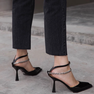 Sandales à talons pour femme en cuir verni, style créateur, avec chaîne de cheville, tendance été 2025 - Product Image 4