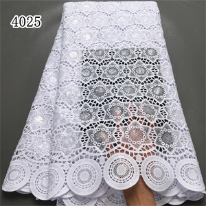 Tessuto in Pizzo Guipure Africano <span class=keywords><strong>Bianco</strong></span> con <span class=keywords><strong>Paillettes</strong></span> di Lusso 2024 Nuovo Pizzo Idrosolubile per Abiti da Sposa Nigeriani 4025 - Product Image 4