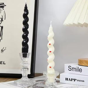 Bougies coniques spirales peintes sur mesure en gros - Bougies artisanales parfumées en cire d'abeille et cire de soja pour Noël, avec boîte en papier kraft - Product Image 4