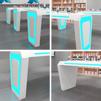 Vitrine d'exposition lumineuse personnalisée en forme de îlot, en bois et verre, avec peinture de cuisson, pour salle d'exposition, table d'expérience moderne et modulaire