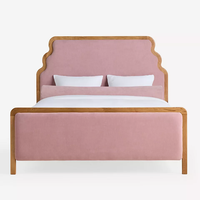 Lit en bois rembourré en tissu blanc crème de style campagnard français, cadre de lit moderne avec tête de lit incurvée et festonnée à la française