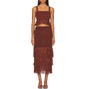 Ensemble deux pièces personnalisé pour femme, col carré, ourlet à franges, pull en maille moulant sans manches et jupe patchwork à pompons - Product Image 1