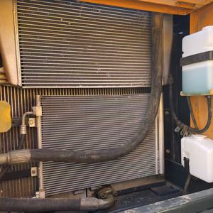 Excavadora de cadenas Hyundai 220LC-9S usada, 22 toneladas, en buen estado, con martillo hidráulico, motor incluido. - Product Image 5