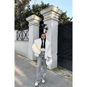 เสื้อแจ็คเก็ตขนเฟอร์สีขาวตกแต่งสไตล์วินเทจ ปิดกระดุมเม็ดเดียว ผ้าเดนิมยาวพิมพ์ลายขนมิงค์และขนฟ็อกซ์ ย้อมสี บุด้วยใยฝ้าย - Product Image 5