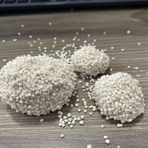 Lettiera per Gatti Ecologica in Cassava 2,4kg Deodorante con Colore Personalizzabile Prodotti per la Pulizia e la Toelettatura degli Animali - Product Image 1