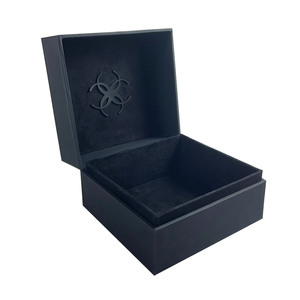 Boîte à bijoux élégante en velours avec logo en acrylique, étui cadeau pour bague - Product Image 1