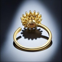Anillo Abierto CZ Pave Dazzling Sunflower para Mujer, Chapado en Oro de 18K, de Latón, Ajustable, con Banda en Espiral y Pétalos, Joyería de Moda Chic y Llamativa