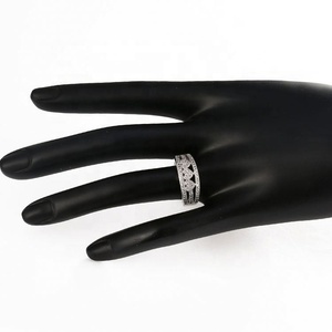 Anillo de banda hueca de dos tonos oro y plata con corazón, ancho, con cristales de laboratorio totalmente pavimentados, chapado en oro de 18K, moderno, regalo para fiesta de mujer - Product Image 6
