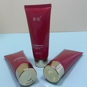 Tubo Cosmético Rojo con Tapón Dorado Electrochapado para Limpiador Facial - Product Image 4