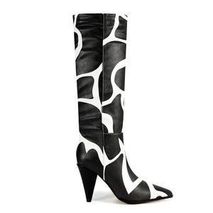 Botas Altas Blancas con Estampado para Mujer, de Ajuste Ancho, con Tacón de Aguja y Punta Fina - Product Image 5