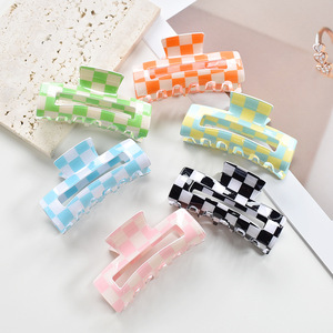 Pinza de Pelo Cuadrada de PVC con Diseño de Tablero de Ajedrez Blanco y Negro, Accesorio de Primavera, Éxito de Ventas Transfronterizo - Product Image 1