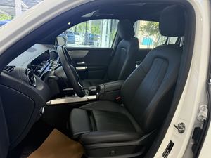 <span class=keywords><strong>รถ</strong></span>ยนต์มือสอง Mercedes-Benz GLB 180 Fashion 1.3T ปี 2020 ขับเคลื่อนสองล้อ สีขาว <span class=keywords><strong>รถ</strong></span> SUV สำหรับครอบครัว พร้อมกุญแจครบ 2 ดอก <span class=keywords><strong>ประกัน</strong></span>อยู่ถึง พ.ย. 2026 - Product Image 5