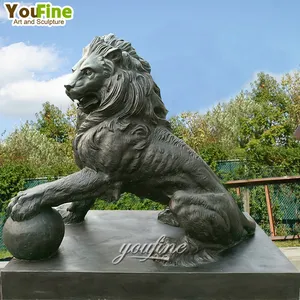 Statue grandeur nature de lion d'entrée en laiton bronze antique extérieur avec sculpture en boule