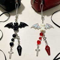 Breloque de sac tendance et mignonne, style gothique, avec ours, ailes laser, cœur et croix, très populaire en Europe et en Amérique