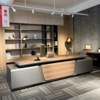 Bureau de direction futuriste avec verrouillage par empreinte digitale, plateau en bois flottant, base en métal gris et armoire murale pour suite de bureau complète