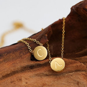 Collar de Joyería con Colgante de Letra A C V en Acero Inoxidable 316L Resistente al Agua y al Deslustre, Chapado en Oro de 18k para Mujer - Product Image 3